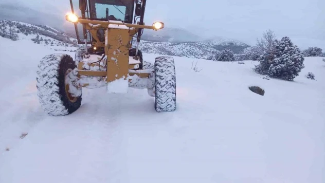 Giresun'un yüksek kesimlerde 61 köy yolu kar nedeniyle ulaşıma kapandı