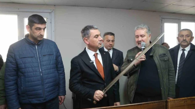 Gölbaşı Belediye Başkanı Şimşek'ten 'Kabe Örtüleri ve Kabe Yolunda Mukaddes Emanetler' sergisine ziyaret