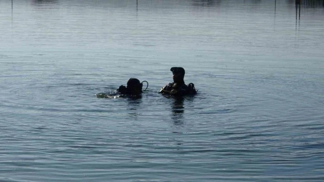 Gölette otomobille kaybolan gencin cansız bedenine ulaştı