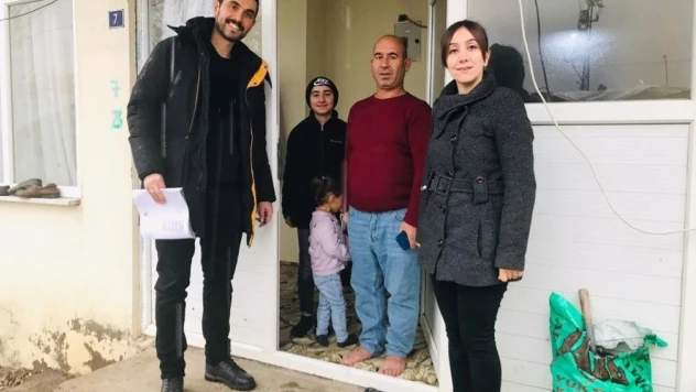 Gönüllü öğretmenler köy köy gezerek çocukları okula kazandırıyor