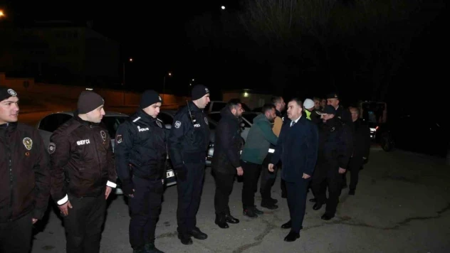 Görevi başındaki güvenlik güçleri ve sağlık personellerine yeni yıl ziyareti
