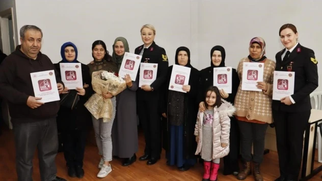 Görme engelli kadınlara Braille alfabesiyle KADES tanıtıldı