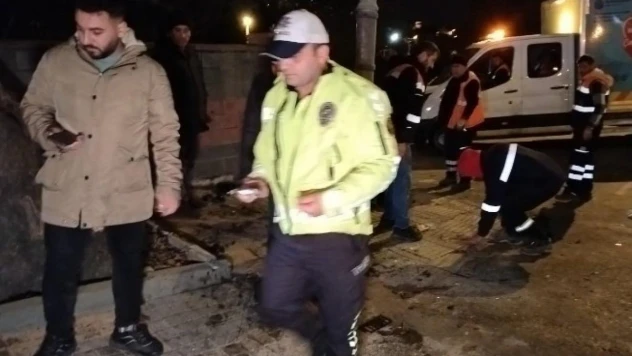 Hafif ticari araç denetim yapan polise çarptı: 1 polis memuru ağır yaralı
