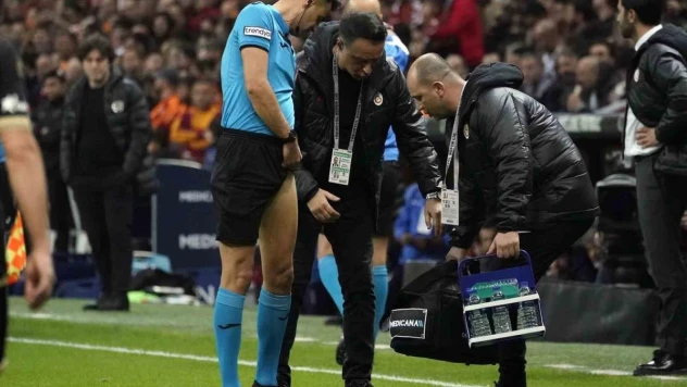 Hakem Ali Şansalan maça devam edemedi