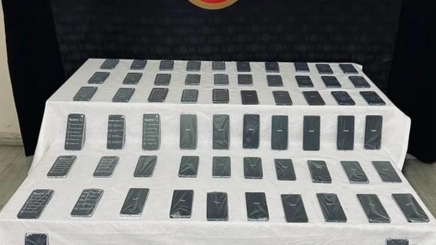 Hakkari'de 80 adet cep telefonu ele geçirildi