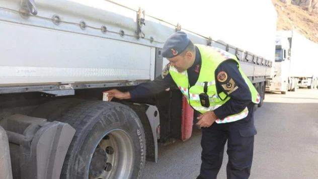 Hakkari'de eş zamanlı kış lastiği denetimi