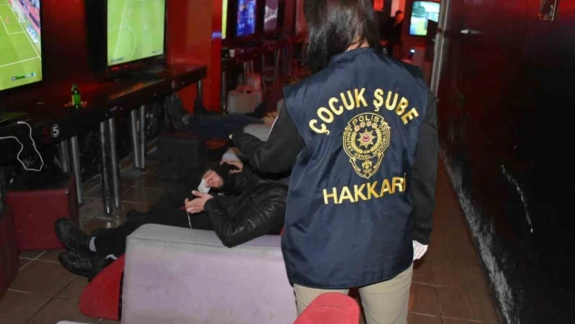 Hakkari'de okul çevreleri ile servis araçlarına yönelik uygulama yapıldı