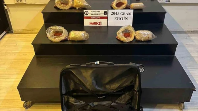 Hakkari'de pul biber poşetlerinin içinde 2 kilo 45 gram eroin ele geçirildi