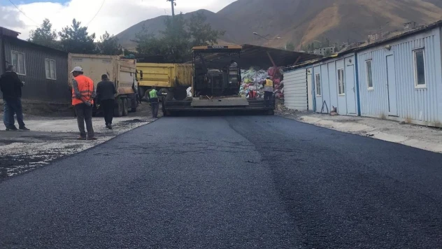 Hakkari'deki caddeler bir bir asfaltla kaplanıyor
