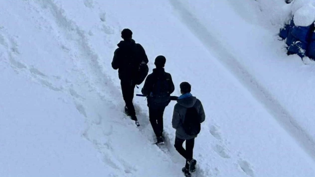 Hakkari ve Yüksekova'da taşımalı eğitime kar engeli