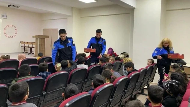 Hakkarili öğrencilere polislik mesleği tanıtıldı