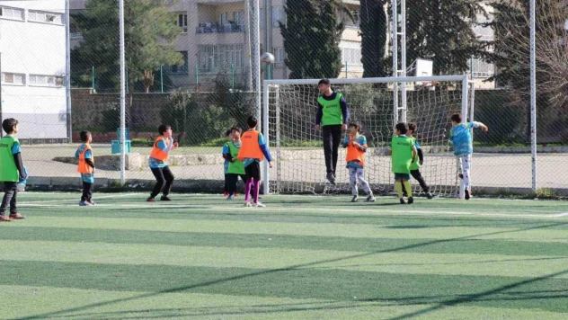 Haliliye Belediyesi futbol okulu miniklerin adresi oldu