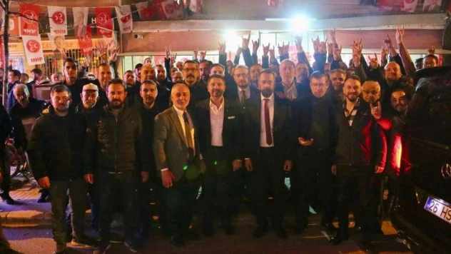 Hamid Yüzügüllü, Esentepe'de kıraathane ziyareti gerçekleştirdi