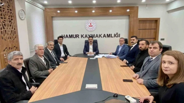 Hamur Kaymakamı Yıldırım, servis sürücülerini dinledi