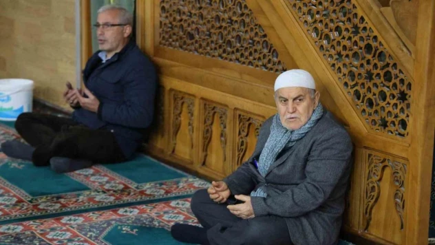 Hatay'da Miraç Kandili'nde eller semaya açıldı