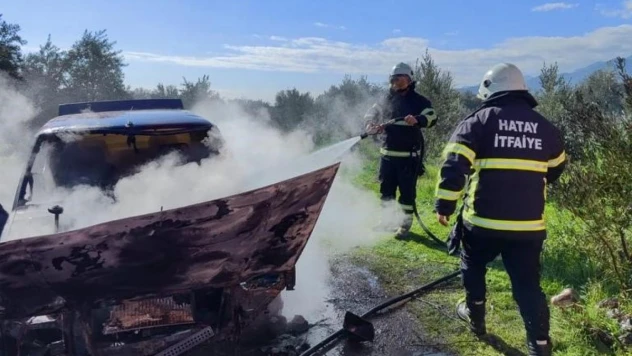 Hatay'da otomobilde yangın çıktı