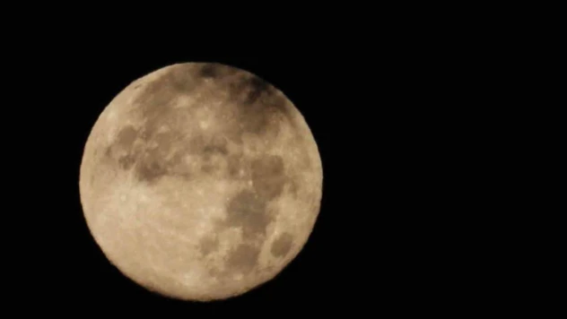 Hatay'da sabah saatlerinde beliren dolunay mest etti