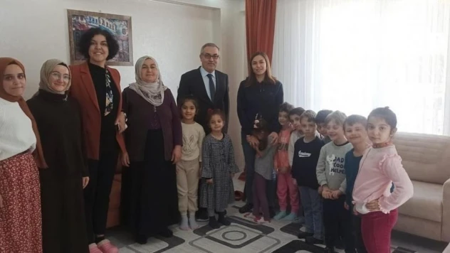 Hatay'dan tayini çıkan öğretmeni yalnız bırakmadılar