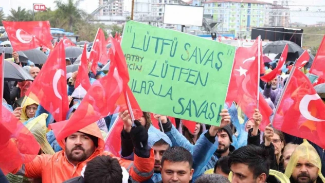 Hataylılar Lütfü Savaş'a destek için CHP il başkanlığında bir araya geldi
