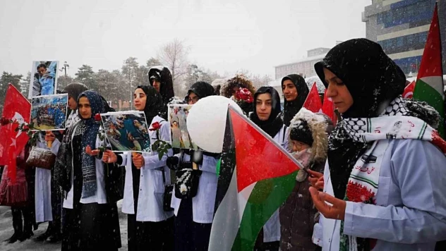 Hekimlerden insanlık adına 'sessiz yürüyüş'