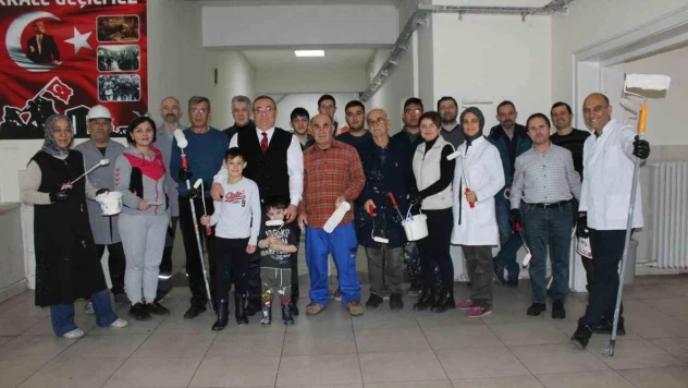 Hem üretiyorlar hem boyuyorlar