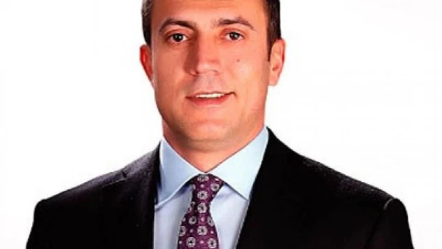 Hınıs Belediye Başkanı kürsüde kalp krizi geçirdi