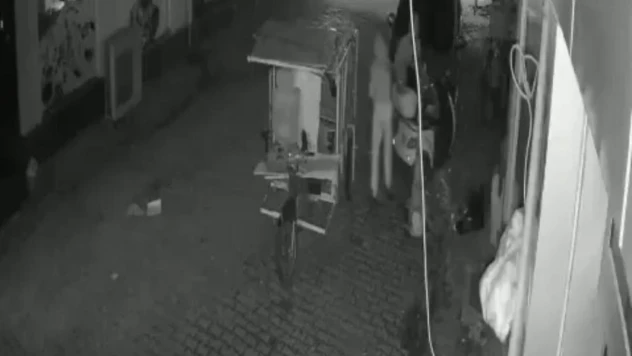 Hırsızlar motosikleti kasalı motosiklete yükleyip çaldı