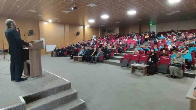 Hisarcık'ta 'Mahzun Kalplerin Esir Şehri Kudüs' başlıklı konferans