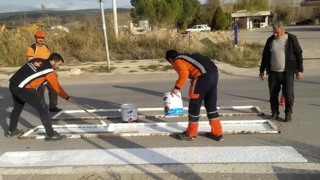 Hisarcık'ta yaya geçiş çizgileri boyandı