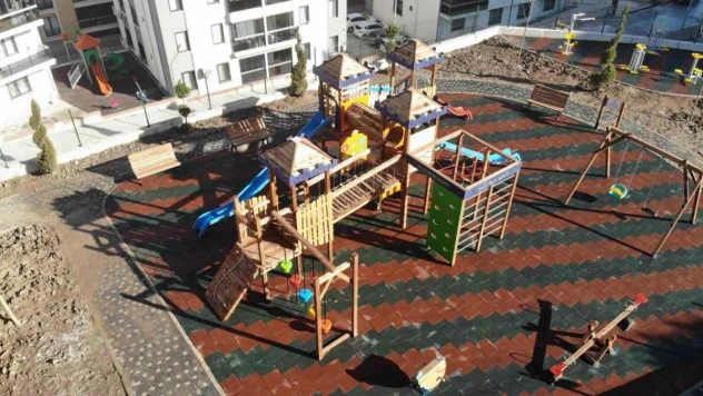 Hisartepe Mahallesi'nde çocuklar yeni parklarına kavuştu