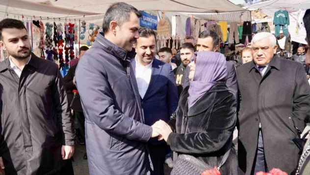 İBB Başkan Adayı Kurum Sarıyer Çarşamba Pazarı'nda esnafı ziyaret etti