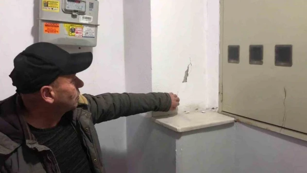 İBB'nin metro çalışmasında dinamit patlaması sonucu çevredeki binalar zarar gördü