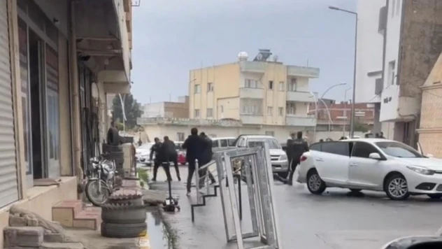 İki grup arasındaki kavgayı polis ayırdı