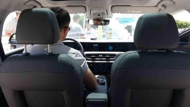 İl olmaya aday Erciş'te Türkiye'nin yerli otomobili TOGG tanıtıldı