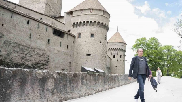 İlk kez bir Parkinson hastası nöroprotez ile yeniden yürümeye başladı