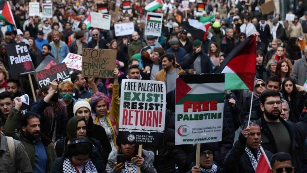 İngiltere'de 300 bin kişi Gazze Şeridi'nde 'ateşkes' için yürüdü