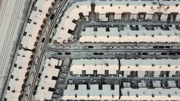 İngiltere'de sokaklar beyaza büründü: Okullar tatil edildi