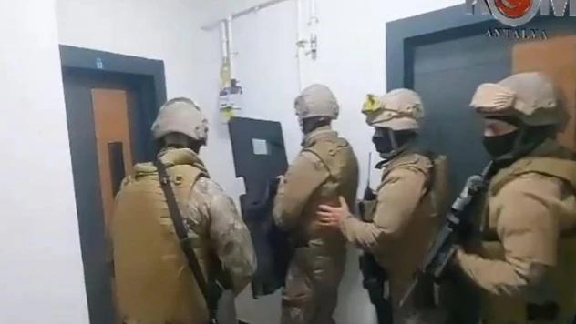 Interpol tarafından uluslararası düzeyde aranan 18 şahıs Antalya'da yakalandı