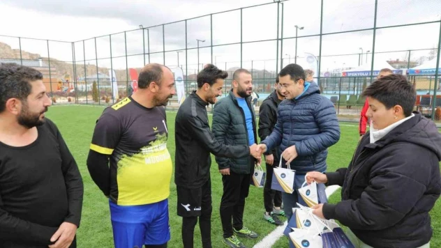 İpekyolu Belediyesi'nin birimler arası futbol turnuvasında final coşkusu yaşandı