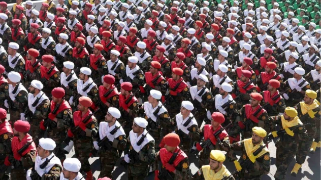 İran'dan Ulusal Ordu Günü'nde gövde gösterisi