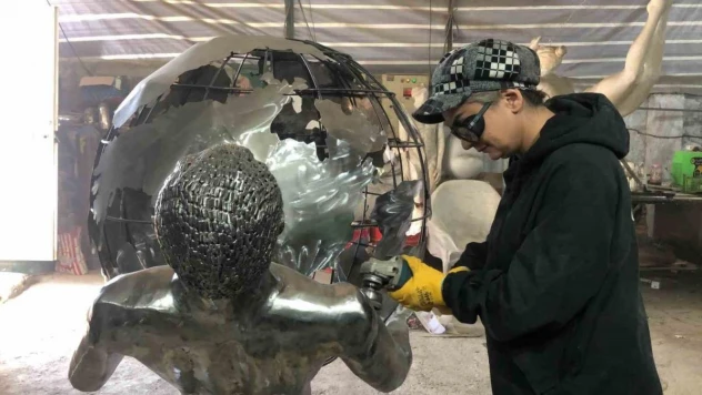 İranlı Meryem Kazemi, hurda metalleri göz alıcı sanat eserlerine dönüştürüyor