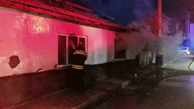 Isınmak için yakılan katalitik soba yangına sebep oldu