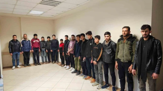 İskenderun'da 16 kaçak göçmen, polis ekiplerince yakalandı