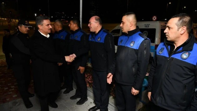 Isparta Valisi Aydın Baruş yılbaşında görevli personeli ziyaret etti