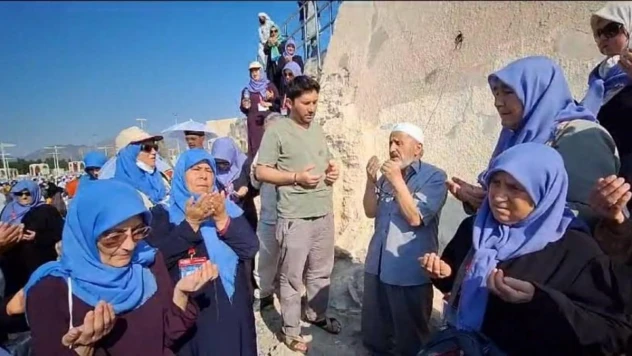 Ispartalı umre kafilesi Arafat'ta Eğirdir Gölü için yağmur duası etti