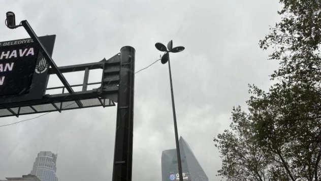 İstanbul'da akıl almaz ölümün görüntüleri ortaya çıktı: Aydınlatma direği üstüne düşen kurye hayatını kaybetmişti