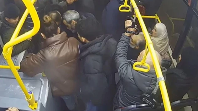 İstanbul'da küçük çocuk ailesi tarafından İETT otobüsünde unutuldu