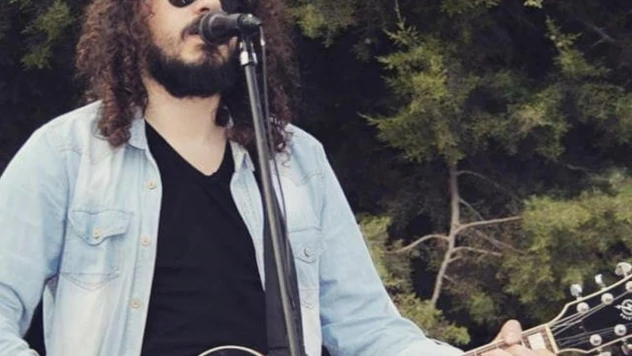 İstanbul'da müzisyene tekmeli yumruklu saldırı: O anlar kameraya yansıdı