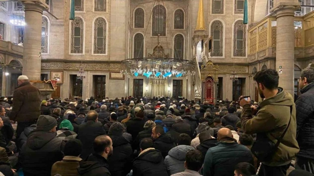 İstanbul'da şehitler için camilerde dua edildi