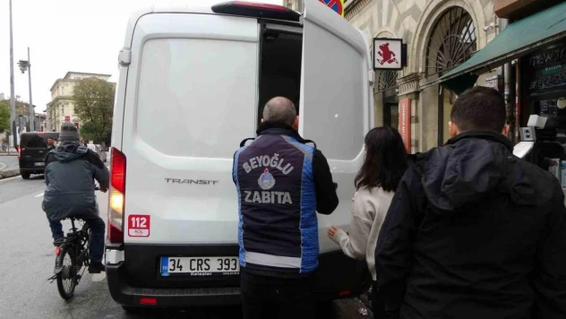 İstanbulkart doldurma bahanesiyle para isteyen 2 kadın yakalandı